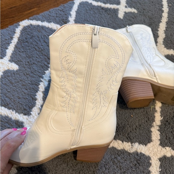 White Cowboy Boots - Picture 9 of 10
